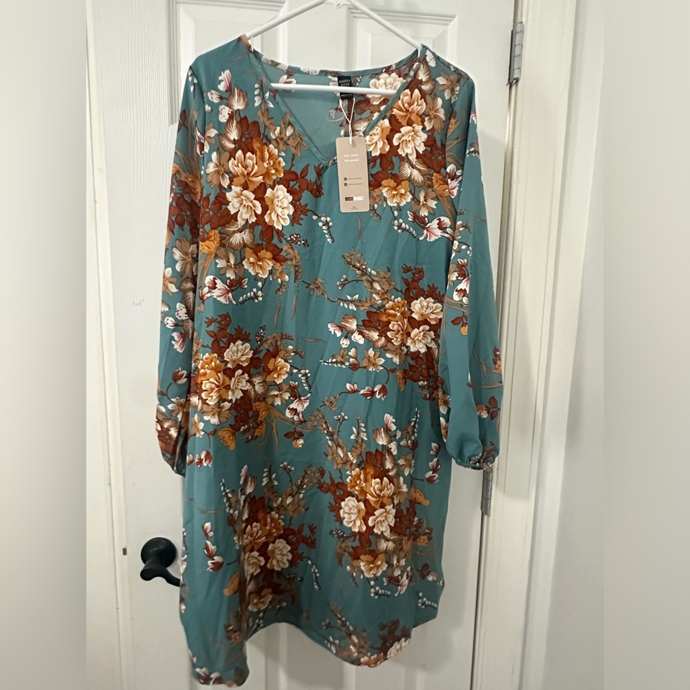 New with tags. Beautiful floral dress.